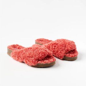 LOFT Knotted Sherpa Slippers Size M